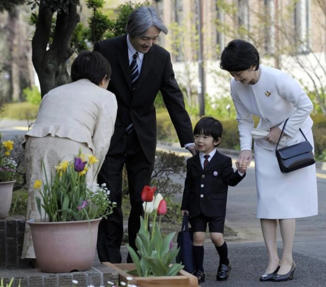 Trẻ em Nhật được dạy cúi chào
