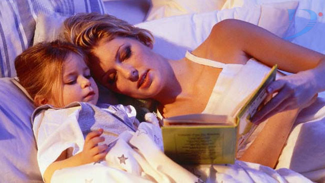 tại sao cha mẹ nên kể chuyện trước khi đi ngủ cho con