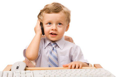 Có nên cho trẻ dùng điện thoại sớm?